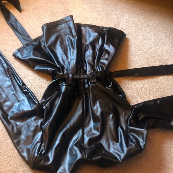 Faux leather peplum style with belt top or jacket - Picture 4 of 7